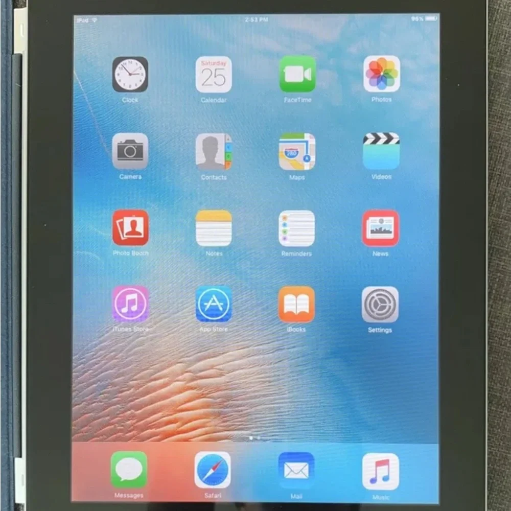 Apple iPad 2nd generation silver Tablet